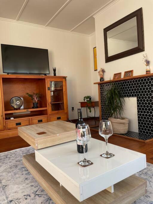 Watts, A Cosy Escape Villa Хамилтън Екстериор снимка